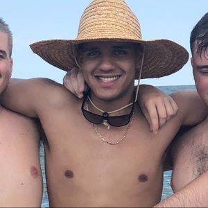 Meet your Posher, Adrian